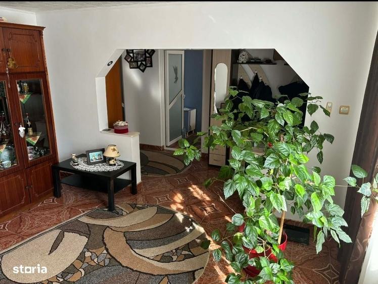 Casă cu 3 camere cu Teren 220 Mp în Central