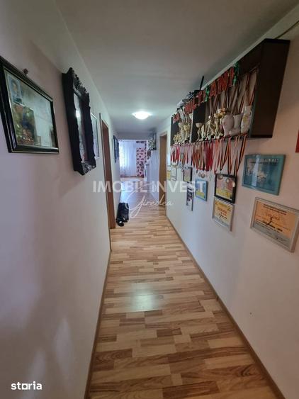 Casă cu 8 camere cu Teren 250 Mp în Central