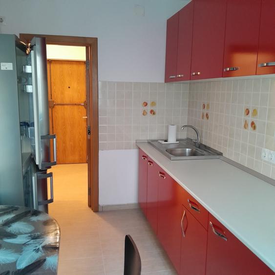 Apartament cu 3 camere semidecomandat în Banu Manta