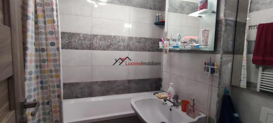 Apartament cu 5 camere semidecomandat, mobilat în Mănăștur