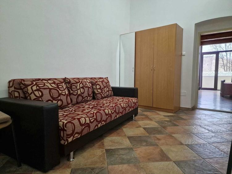 Apartament cu 2 camere semidecomandat în Exterior Vest