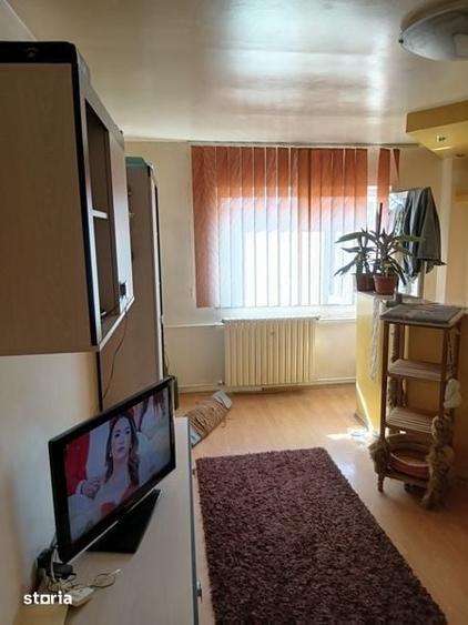 Apartament cu 2 camere decomandat în Km 4