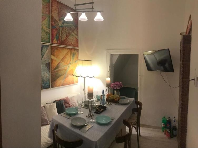 Casă cu 2 camere decomandat în Central