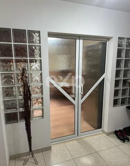 De vanzare apartament 3 camere decomandate, 70 m², et.1, zona Anda - 1