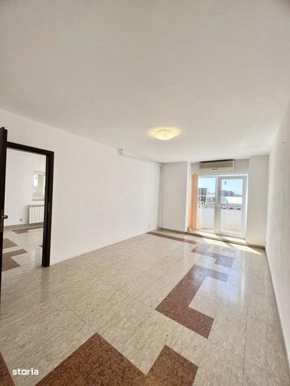 Apartament cu 4 camere în Văcăresti