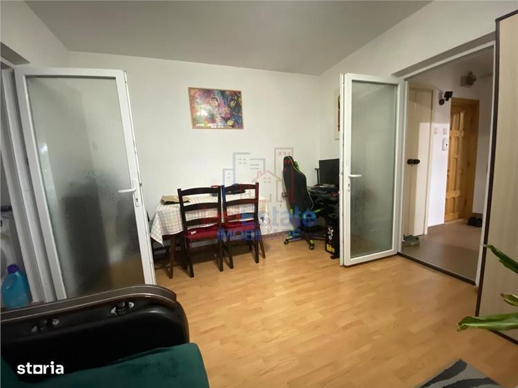 Apartament cu 3 camere semidecomandat în Alexandru cel Bun