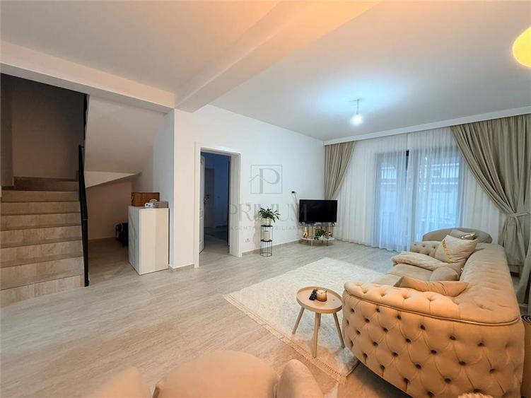 Duplex cu 5 camere cu Canalizare în Moșnița Veche
