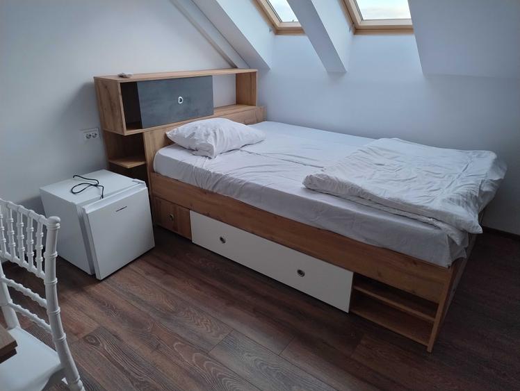 Casă cu 4 camere în Exterior Vest