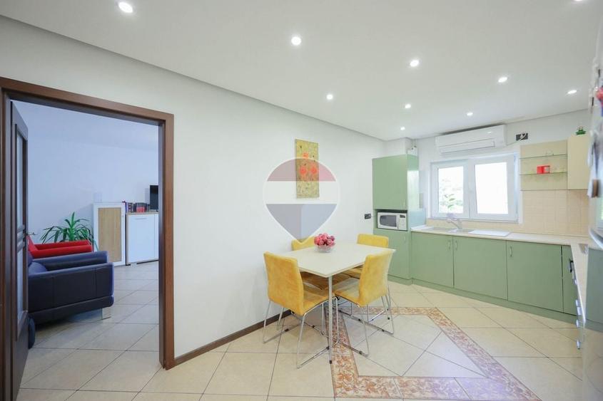 Apartament cu 4 camere decomandat în Rogerius
