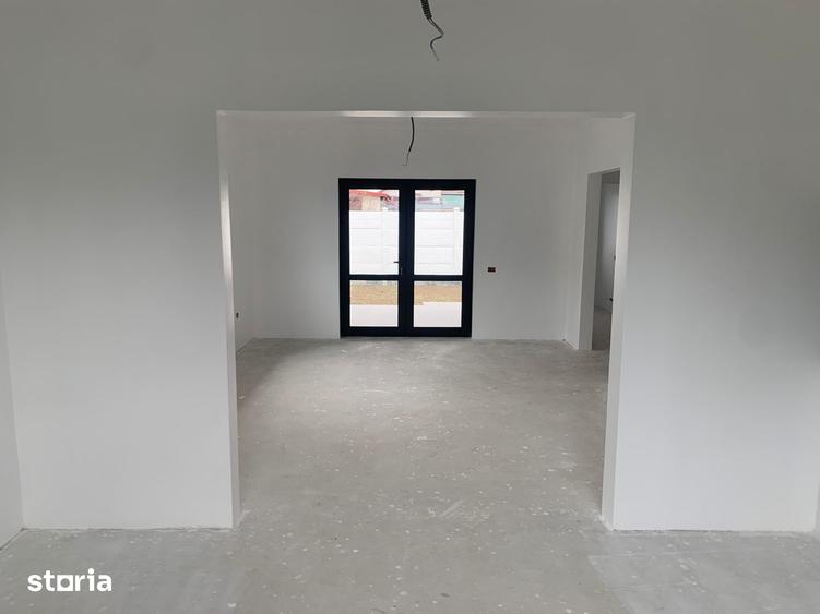 Casă cu 4 camere cu Teren 455 Mp în Șendreni