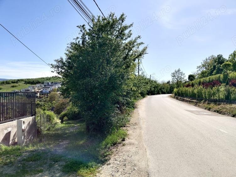 Teren de 1400 mp, în Dezmir