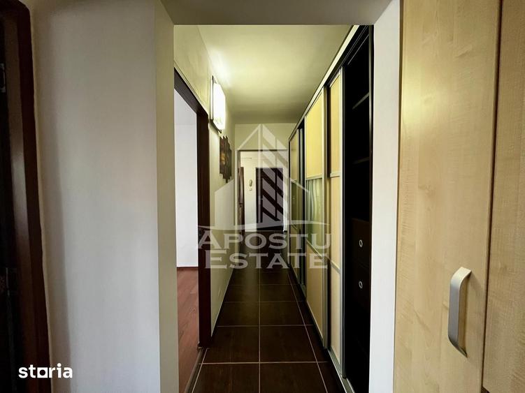 Apartament cu 3 camere decomandat în Est