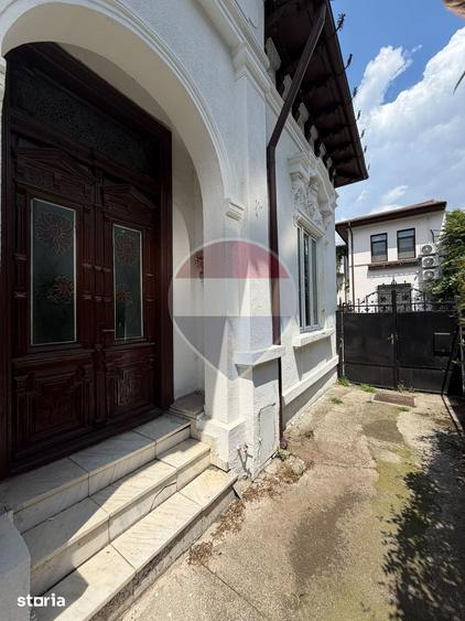 Casă cu 7 camere cu Teren 154.65 Mp în Victoriei