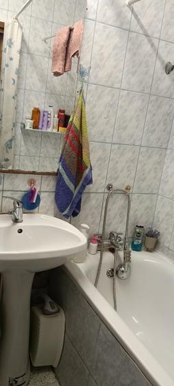 Apartament cu 3 camere semidecomandat în Titan