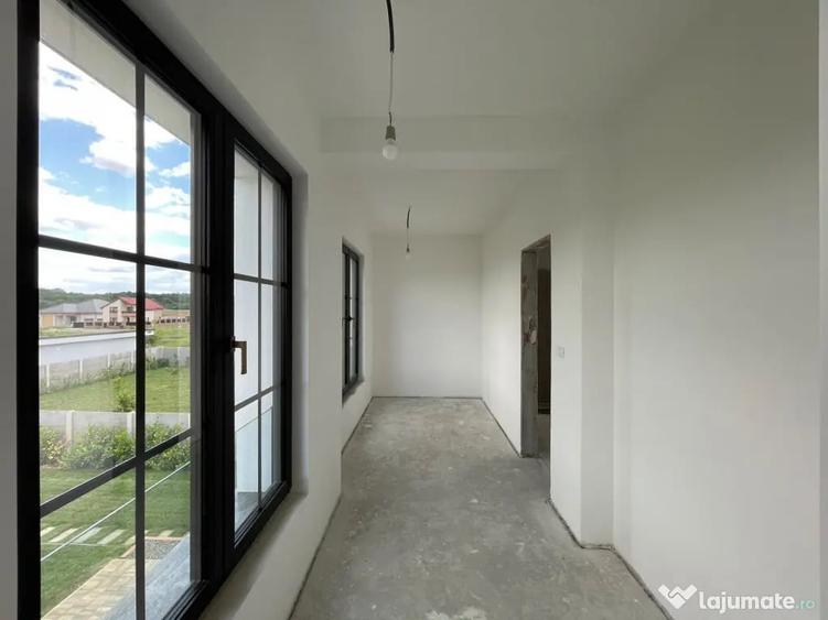 Casă cu 5 camere cu Teren 631 Mp în Ghiroda