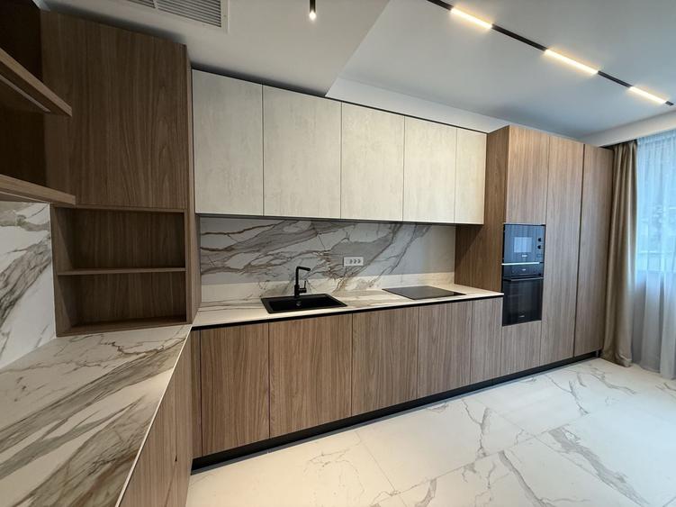 Apartament cu 4 camere semidecomandat în Aviatorilor