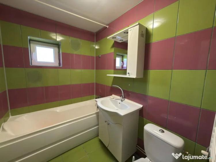 Apartament cu 3 camere semidecomandat în Mărășești