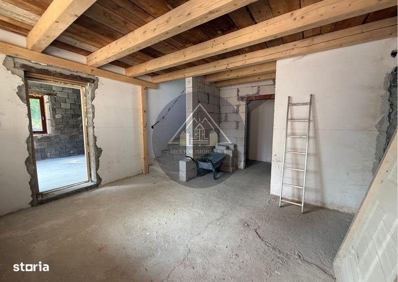 Casă cu 4 camere cu Teren 2500 Mp în Ațel
