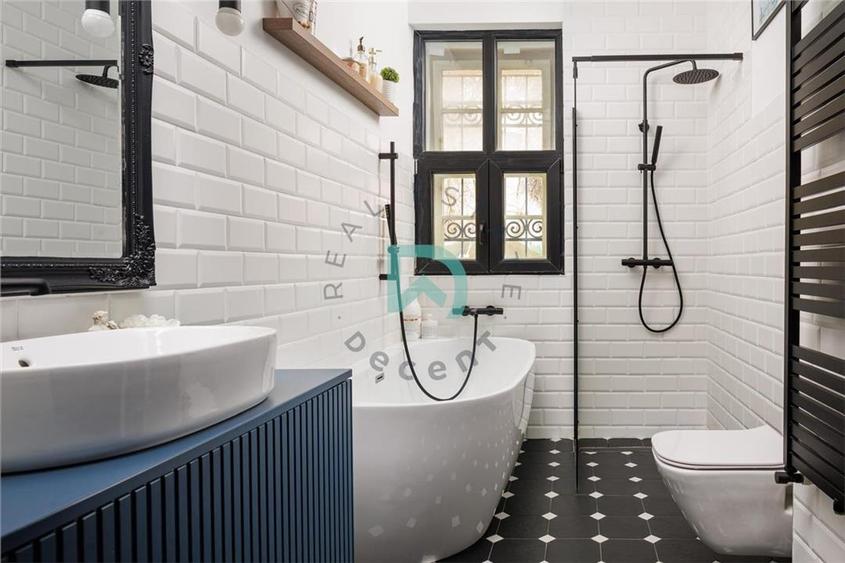 Apartament cu 4 camere decomandat în Centrul Istoric