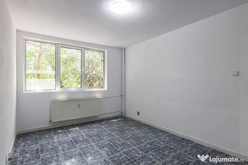 Apartament cu 4 camere semidecomandat în Drumul Taberei