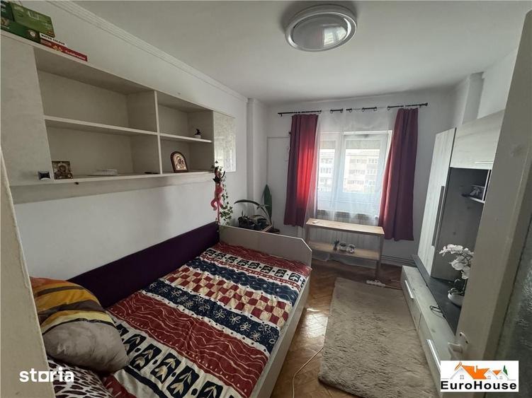 Apartament cu 3 camere decomandat în Cetate
