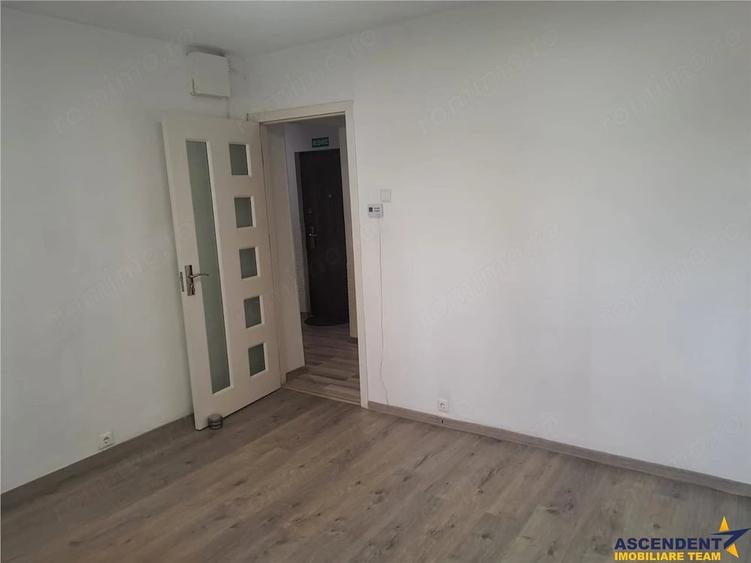 Apartament cu 2 camere decomandat în Lenin