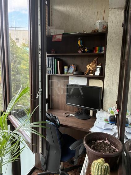 Apartament cu 3 camere decomandat, mobilat în Titan