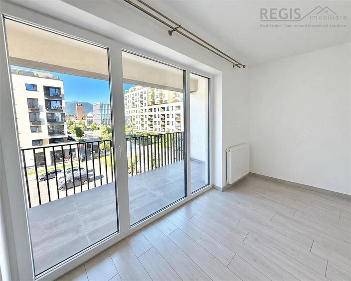 Apartament cu 3 camere decomandat în Tractorul