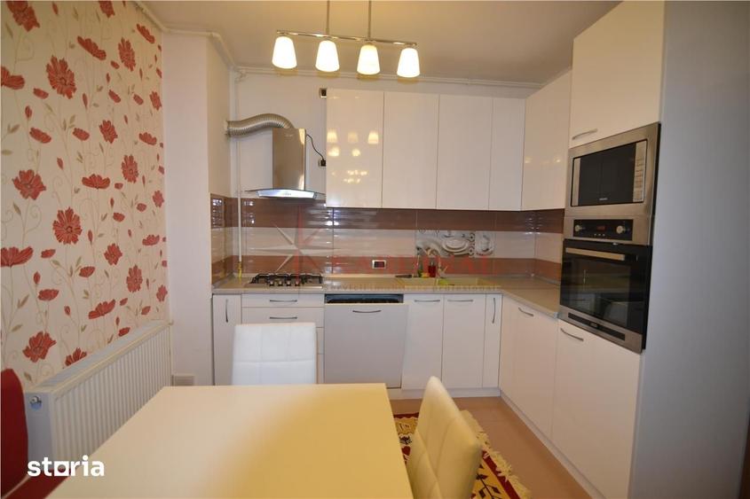 Apartament cu 3 camere decomandat, mobilat în Tractorul