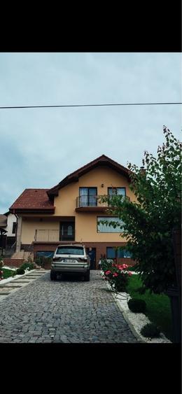 Casă cu 4 camere în Bărdești
