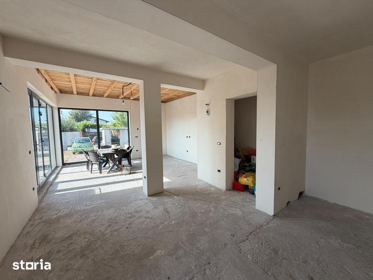 Casă cu 4 camere cu Teren 250 Mp în Vânători