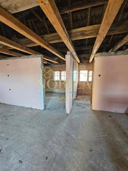 Casă cu 4 camere cu Teren 1100 Mp în Est