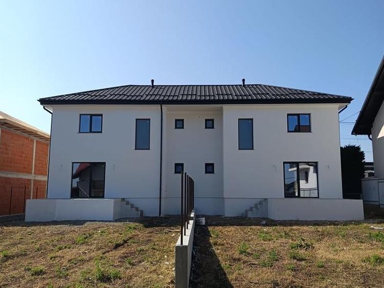 Duplex cu 3 camere cu Teren 250 Mp în Exterior Vest