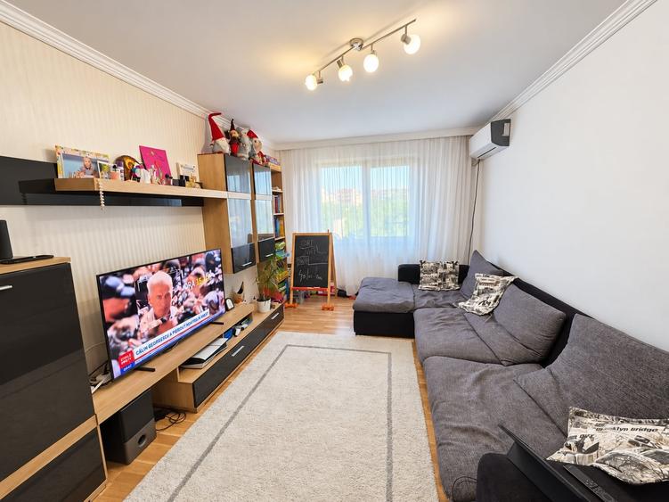 Apartament cu 3 camere decomandat în Dristor