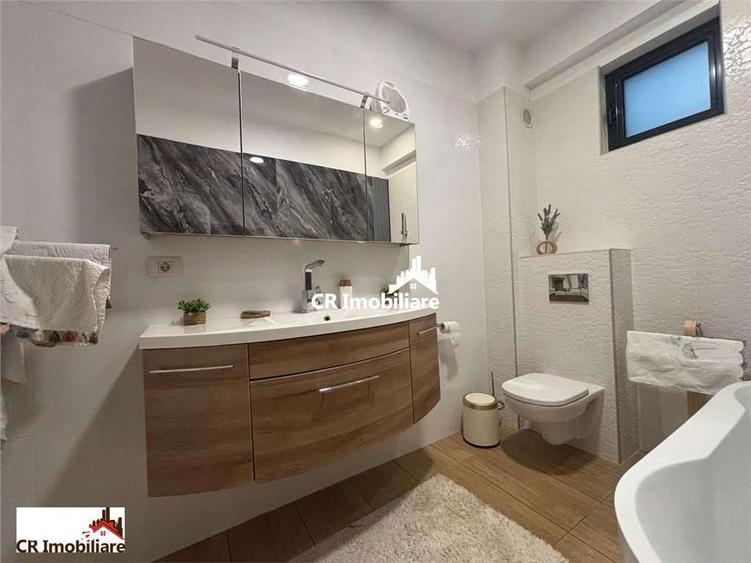 Apartament cu 4 camere semidecomandat, mobilat în Cantemir