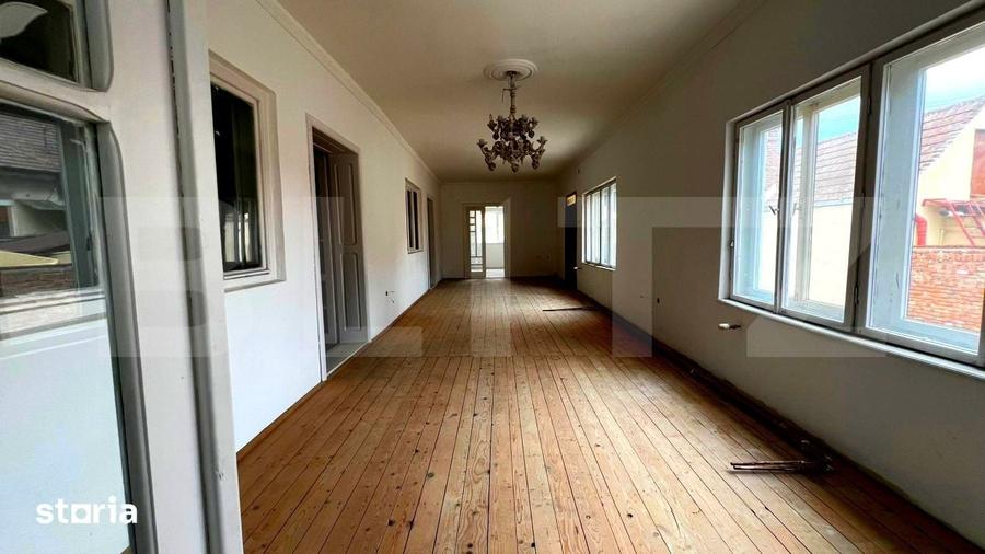 Casă cu 6 camere cu Teren 644 Mp în Central