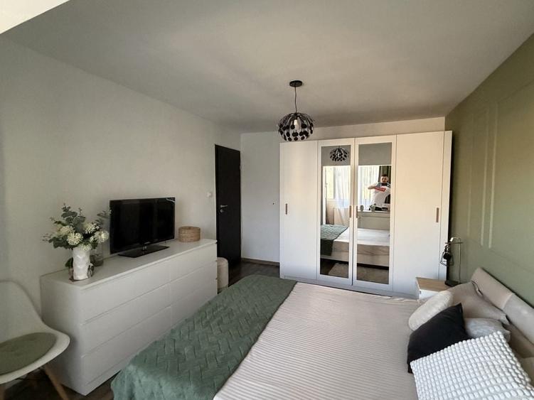 Apartament cu 3 camere decomandat în Soarelui