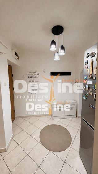 Apartament cu 3 camere semidecomandat, mobilat în Donici