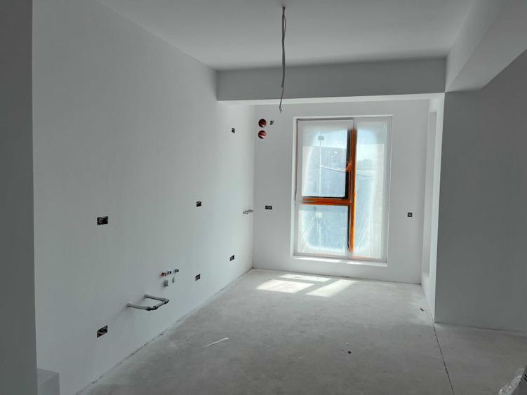 Apartament cu 3 camere decomandat în Splaiul Unirii