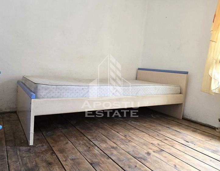Casă cu 5 camere cu Teren 1620 Mp în Central