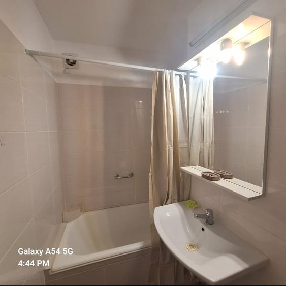 Garsonieră decomandată în Decebal