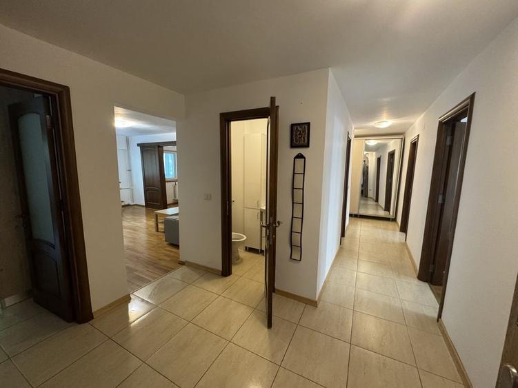Apartament cu 3 camere decomandat în Lujerului