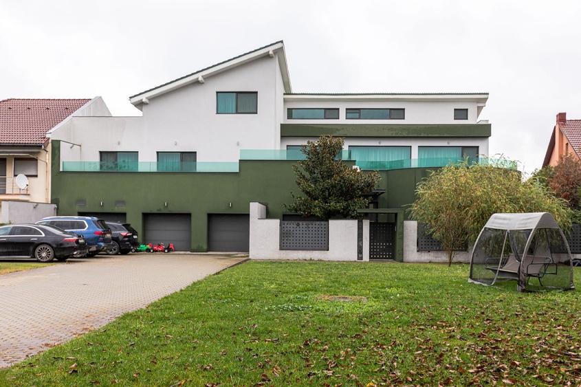 Casă individuală cu 8 camere cu Piscina în Lunei