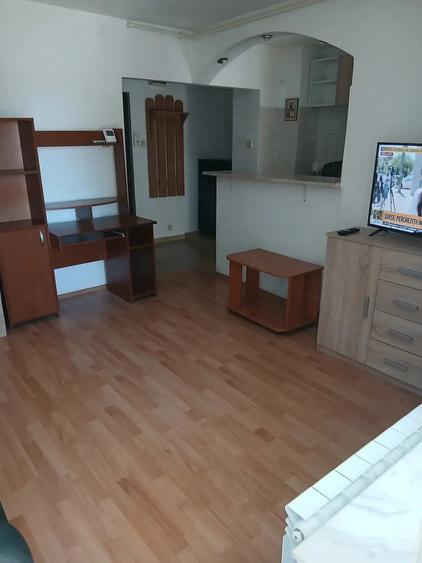 Garsonieră decomandată în Central