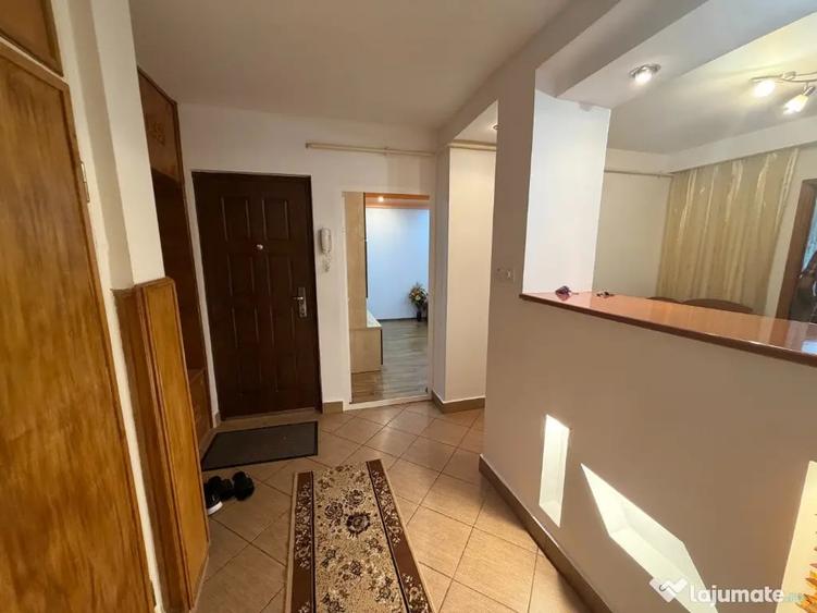 Apartament cu 3 camere decomandat în E3