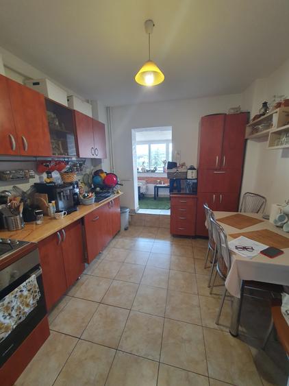 Judetean, 2 camere semimobilat ( doar mucataria mobilata), 300 euro - 1