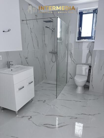 Apartament cu 3 camere în Cetate