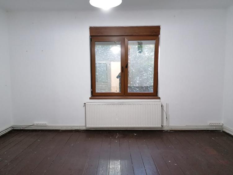 Casă cu 3 camere cu Canalizare în Craiter