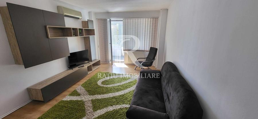 Apartament cu 3 camere decomandat, mobilat în Decebal