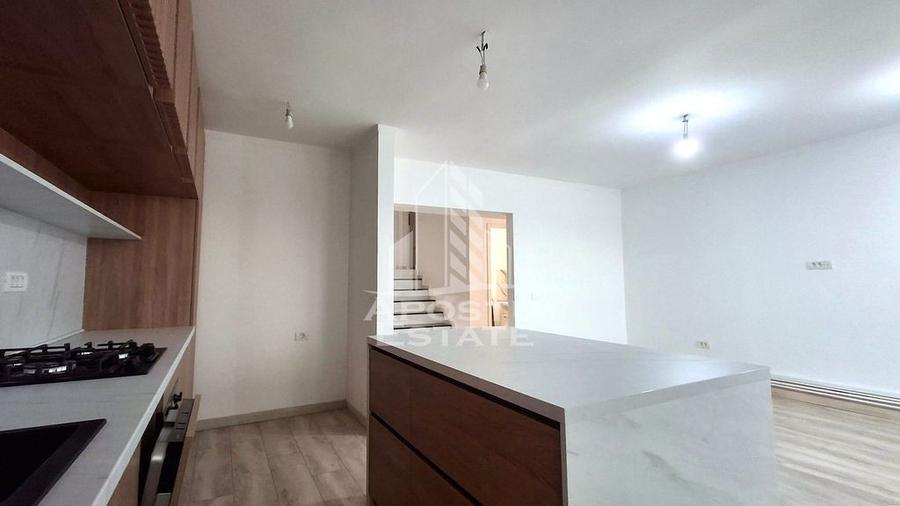 Apartament cu 3 camere decomandat, mobilat în Polivalentă